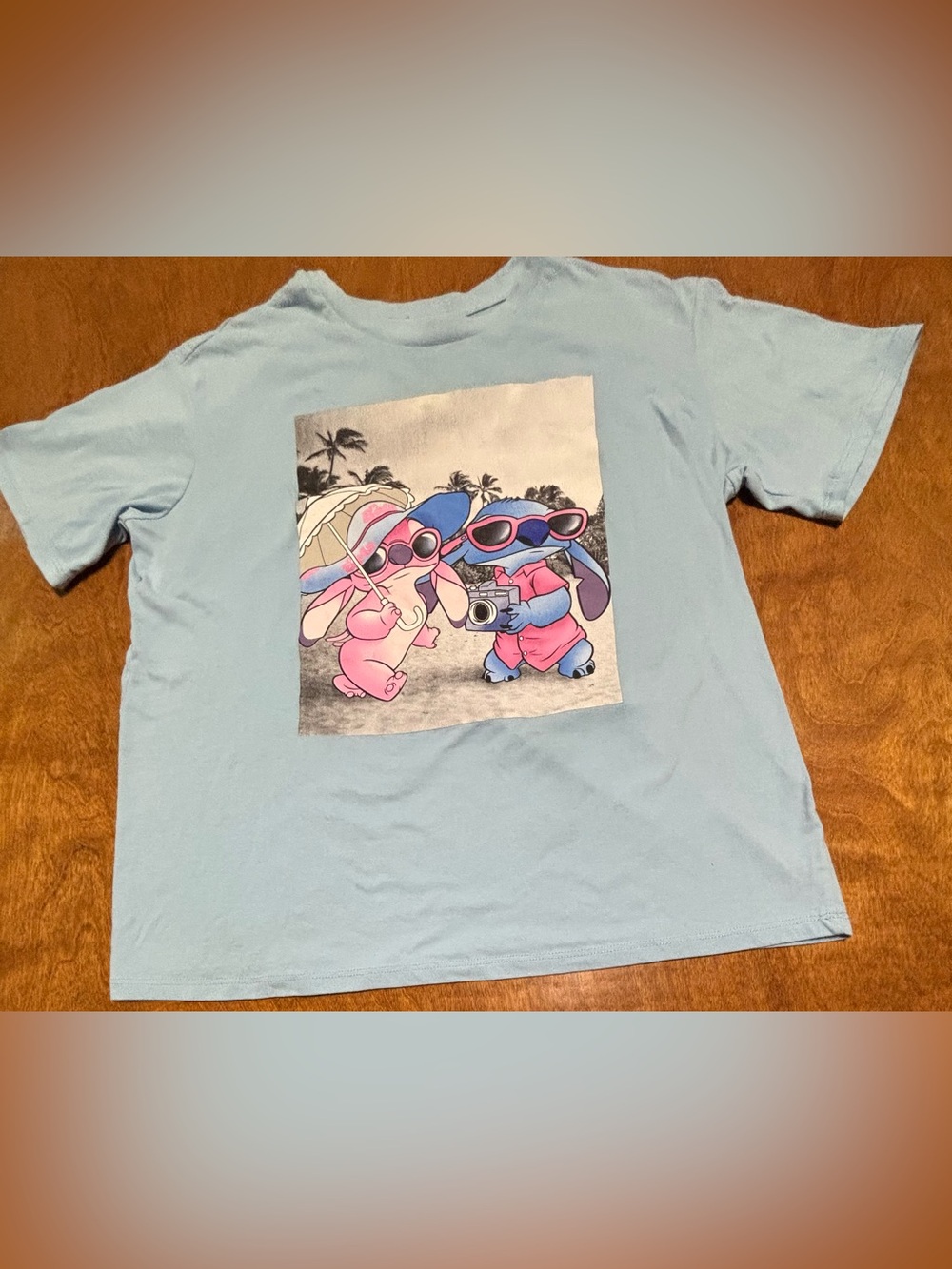 Women’s Disney STITCH beach cartoon graphic s/s Tee in light blue EUC